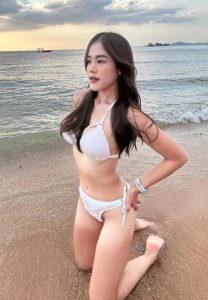 นาว-ชุติกาญจน์-ทะเล