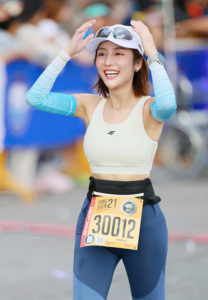 แยมโรล-กรณรัชตา-วิ่ง