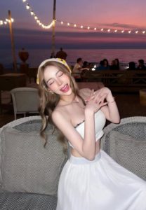 Kritiya Saensri-008-Pretty