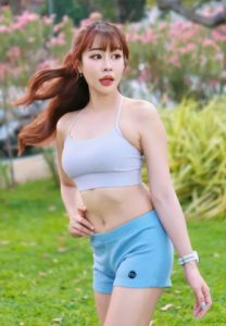 พลอยชมพู วัชรเจริญพงษ์-002-Gorgeous