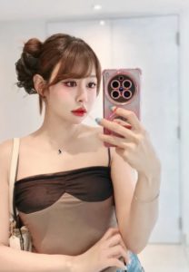 พลอยชมพู วัชรเจริญพงษ์-004-Charming