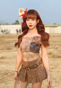 พลอยชมพู วัชรเจริญพงษ์-010-Radiant