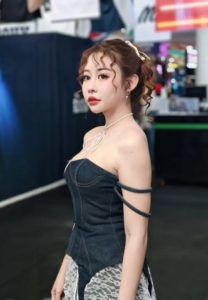 พลอยชมพู วัชรเจริญพงษ์