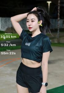 พลอยชมพู วัชรเจริญพงษ์