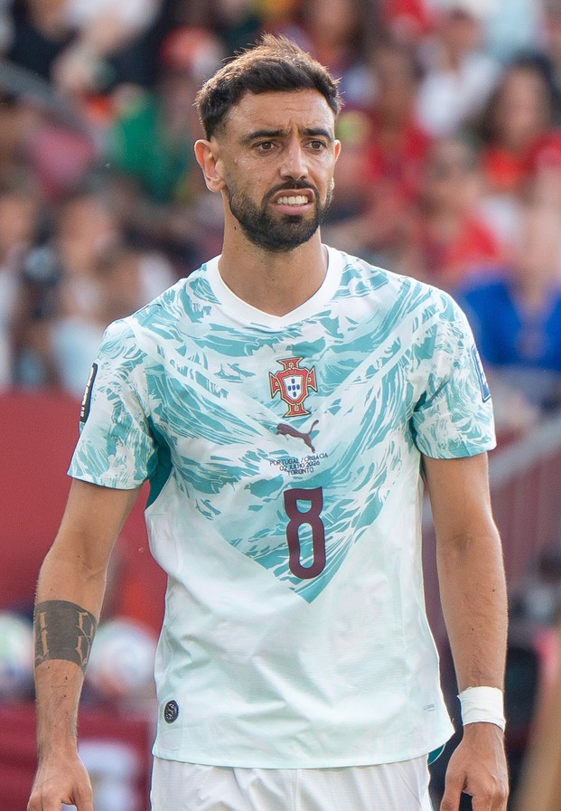 Bruno Fernandes กัปตันทีมชาติโปรตุเกส ในชุดแข่งเบอร์ 8