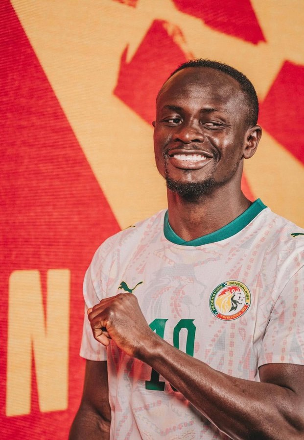 Sadio Mane ในชุดแข่งทีมชาติเซเนกัลสีขาวเบอร์ 10