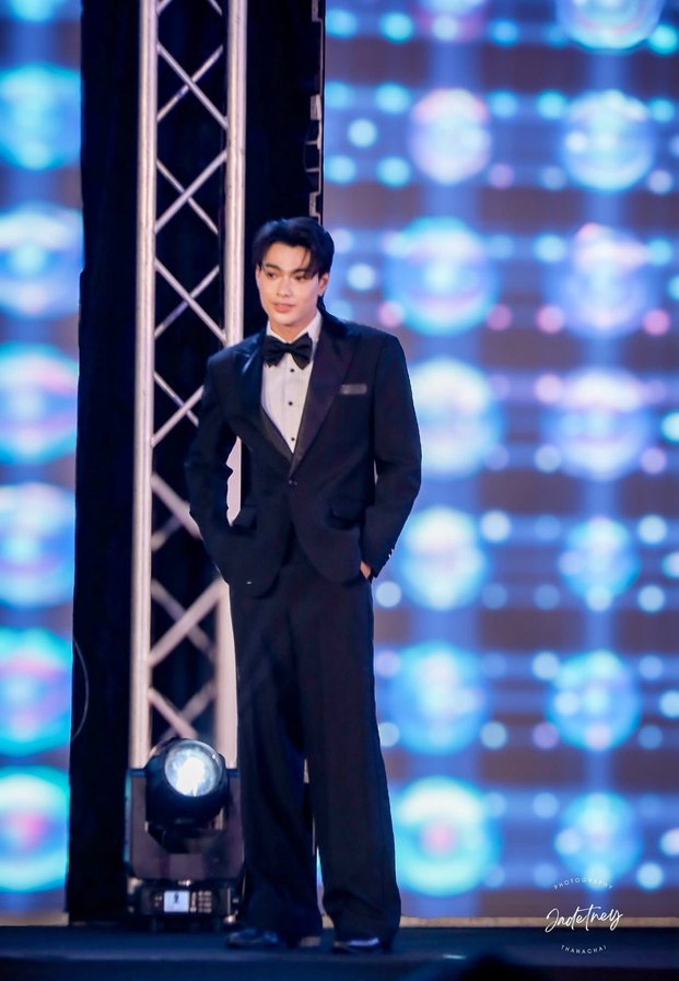 สกาย พิเชษฐ์ ในชุดทักซิโดบนเวทีประกวด